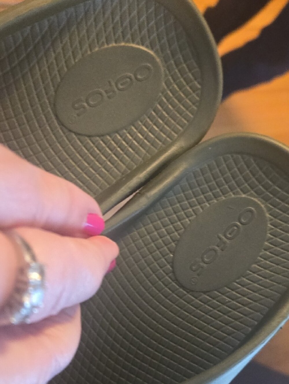 OOFOS Olive Green Recovery Sandals Size 6 - Picture 5 of 6